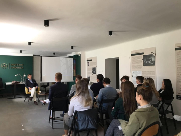 Spotkanie z cyklu „Zostań dyplomatą” poświęcone savoir-vivre dyplomaty na przestrzeni dziejów